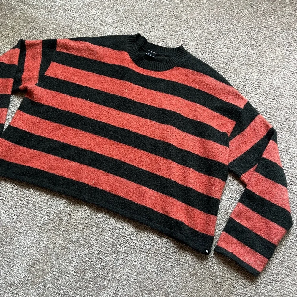 VTG 00’s / Y2K Hurley Red & Black Striped Sweater - Picture 5 of 6